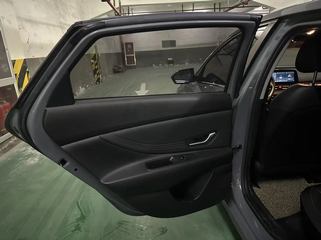 Hyundai 2022 Elantra -3-compartment 1.5 stepless LUX premium automatic gear 10