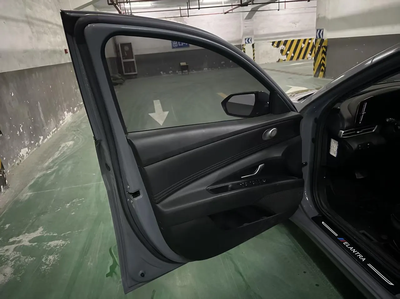 Hyundai 2022 Elantra -3-compartment 1.5 stepless LUX premium automatic gear 4