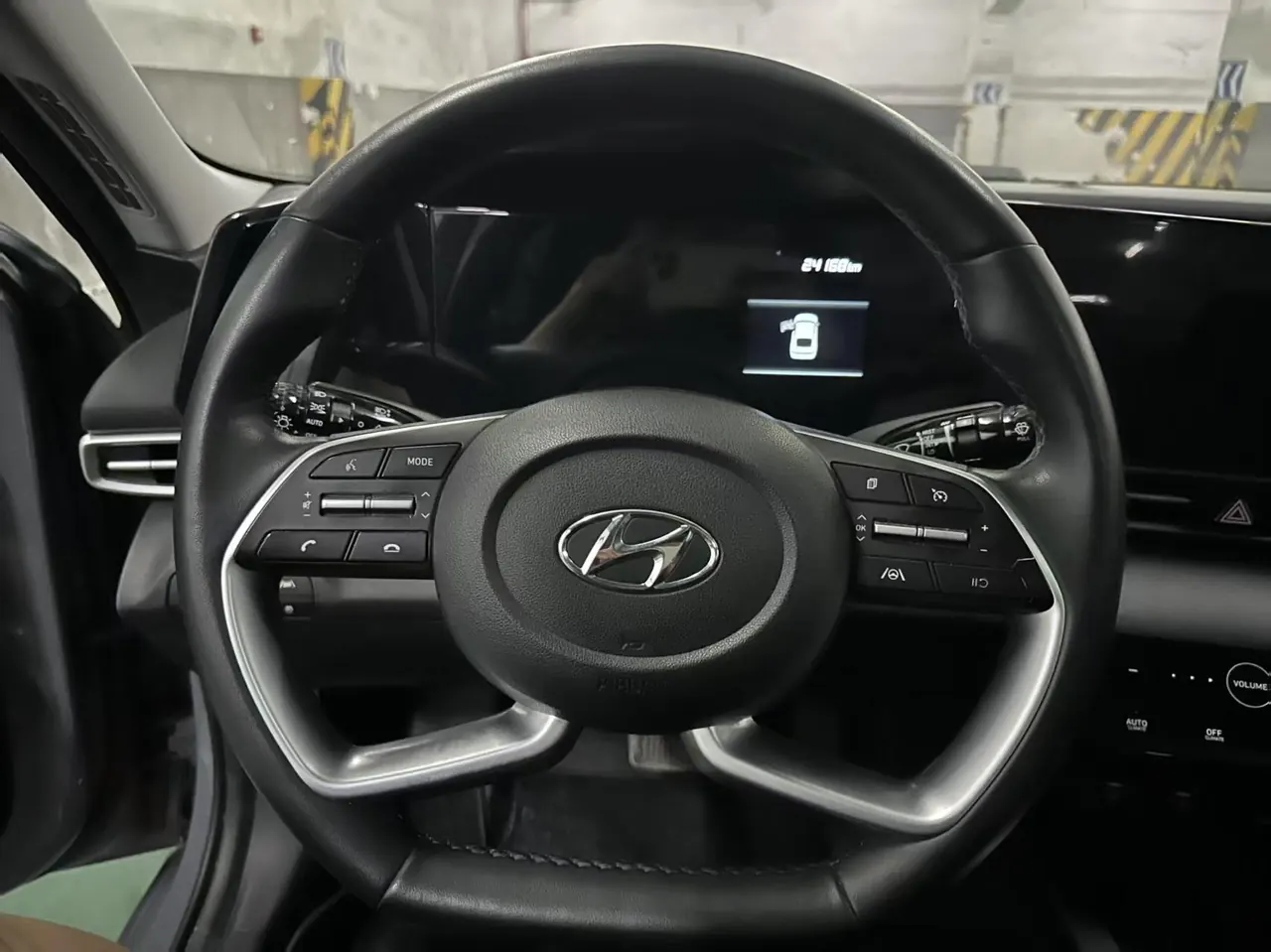 Hyundai 2022 Elantra -3-compartment 1.5 stepless LUX premium automatic gear 7