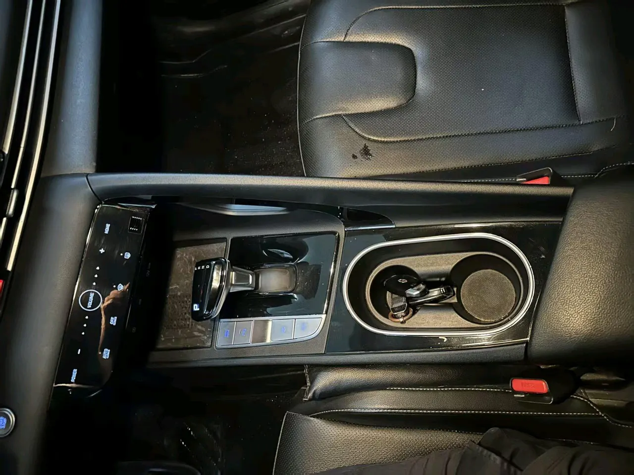 Hyundai 2022 Elantra -3-compartment 1.5 stepless LUX premium automatic gear 8