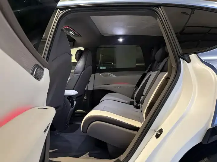 IM LS7 2023 90kWh Elite Rear Drive Edition 6