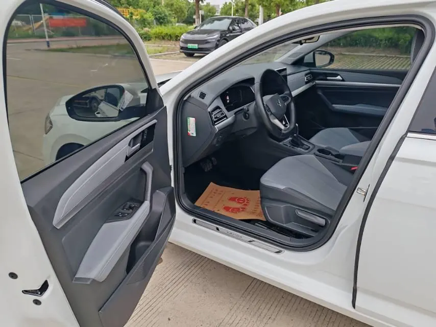 Volkswagen 2023 LaVida 1.5 5 Million Edition Automatic 3