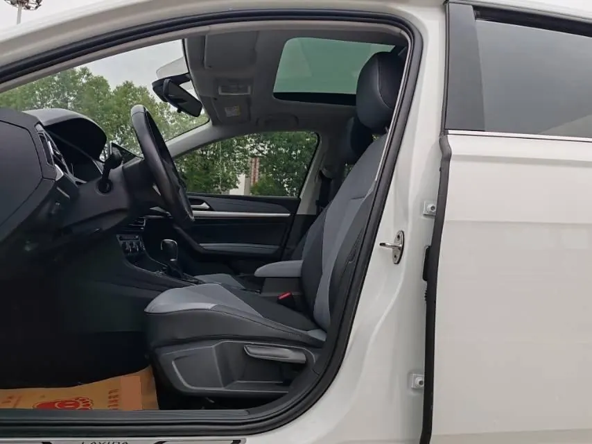 Volkswagen 2023 LaVida 1.5 5 Million Edition Automatic 5