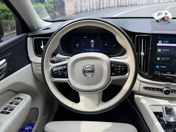 Volvo XC60 plug-in hybrid 2022 T8 plug-in hybrid long endurance four-wheel drive Zhiyuan Deluxe Edition 10