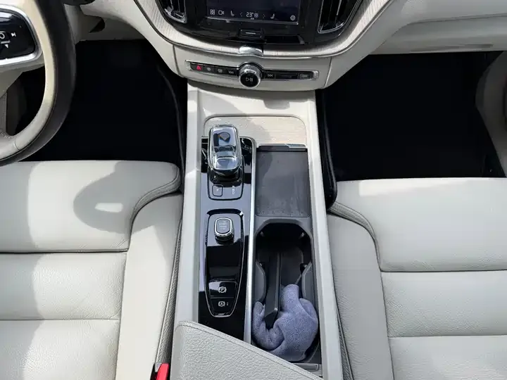 Volvo XC60 plug-in hybrid 2022 T8 plug-in hybrid long endurance four-wheel drive Zhiyuan Deluxe Edition 12