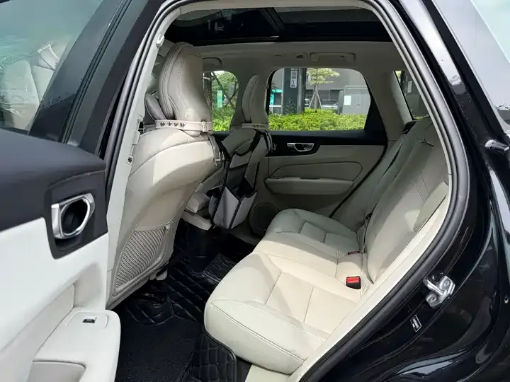 Volvo XC60 plug-in hybrid 2022 T8 plug-in hybrid long endurance four-wheel drive Zhiyuan Deluxe Edition 8