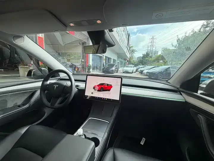 Model Y 2024 rear-wheel drive version 10