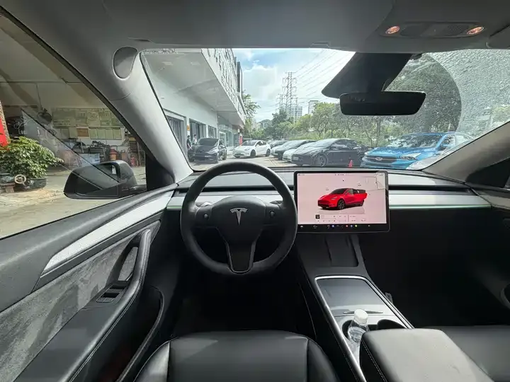 Model Y 2024 rear-wheel drive version 9