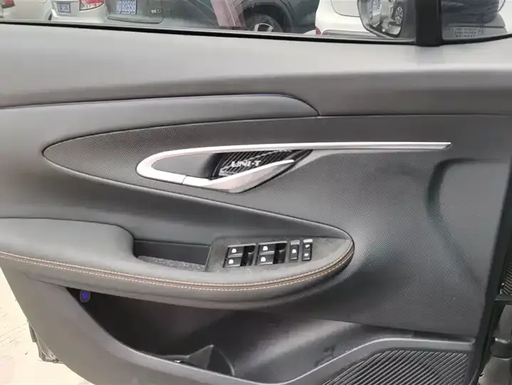 ChangAn UNI-T 2022 1.5T Honorable Model 7