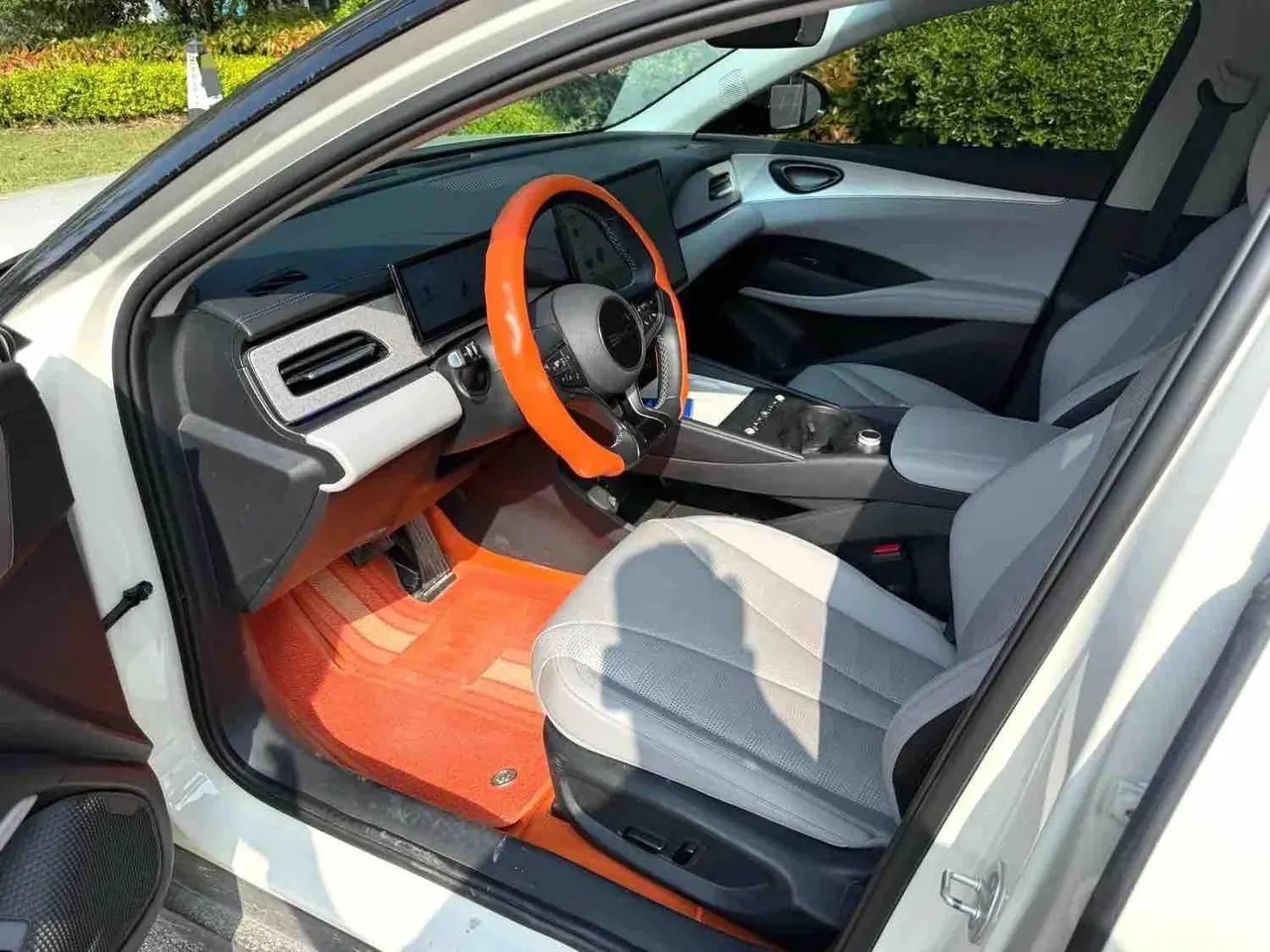 打开图片灯箱:BYD 2025 seals 06 DM-i 1.5 stepless travel version 150KM exclusive automatic gear