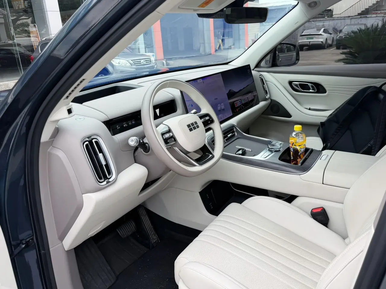 打开图片灯箱:Geely Galaxy 2025 M9 1.5T 230km Two-Drive Discovery Edition Automatic Gear