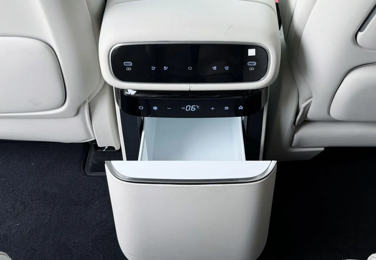 Geely Galaxy 2025 M9 1.5T 230km Two-Drive Discovery Edition Automatic Gear 4