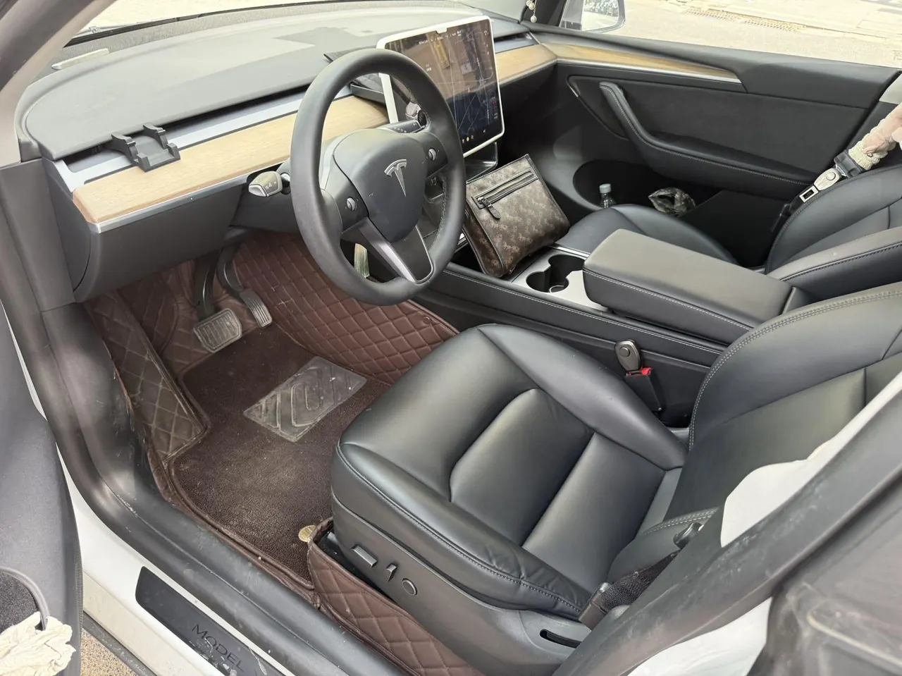 Tesla 2021 Model Y Standard Endurance Rear Drive Automatic Gear 4