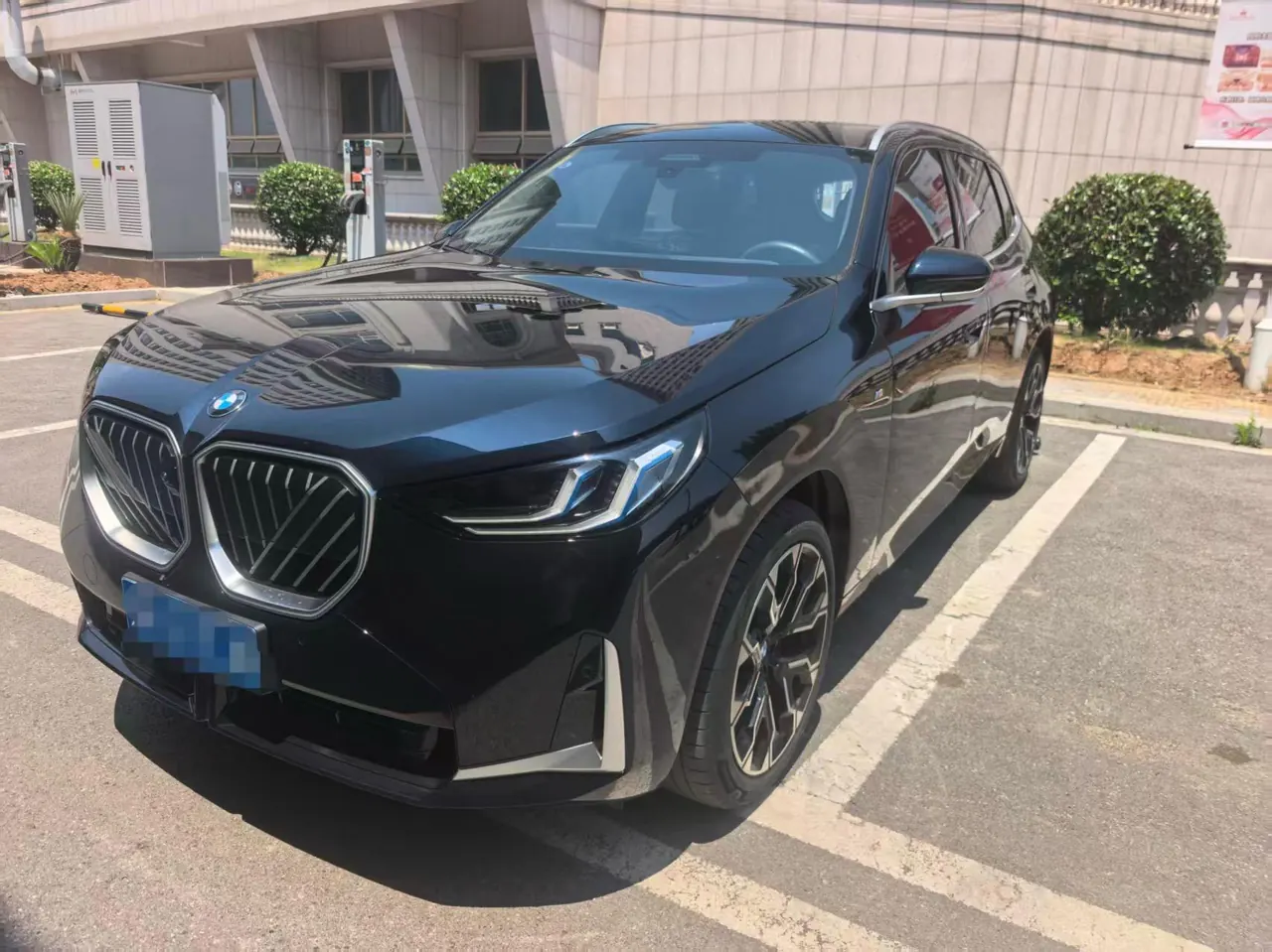 BMW 2025 X3 xDrive30L 2.0T exclusive m sports obsidian night suit automatic gear - View 1