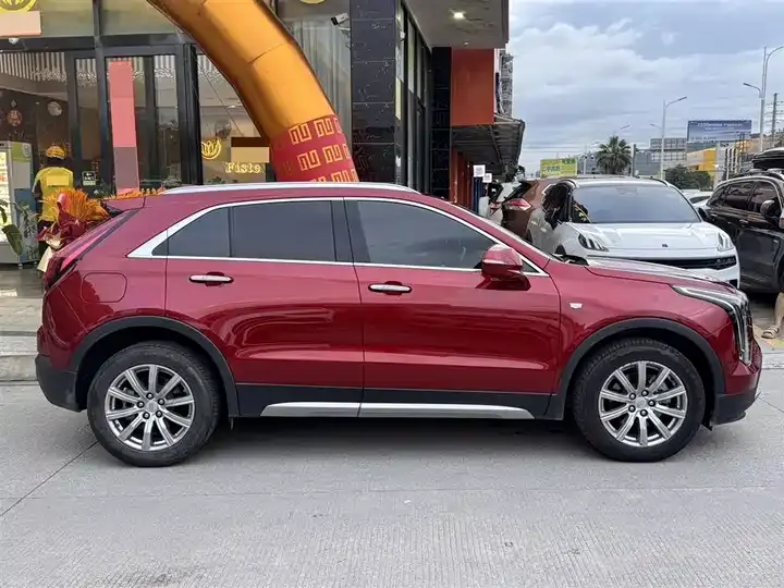 Cadillac XT4 2021 28T Two-Drive Leading Model 4