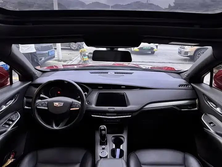 Cadillac XT4 2021 28T Two-Drive Leading Model 8