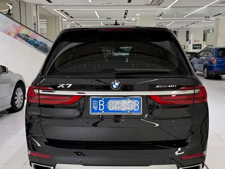 BMW X7 2022 xDrive40i Leading Luxury Suit 4