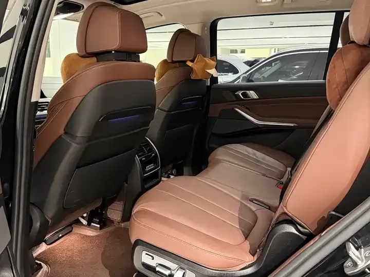 BMW X7 2022 xDrive40i Leading Luxury Suit 8