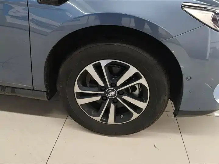 Qin PLUS 2025 DM-i Smart Driving Edition 120KM Exceed 6
