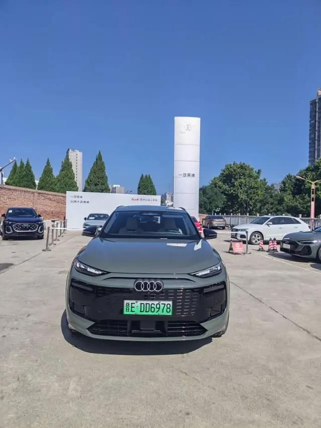 Audi 2025 Q6L e-tron Long Endurance Edition Automatic Gear 2