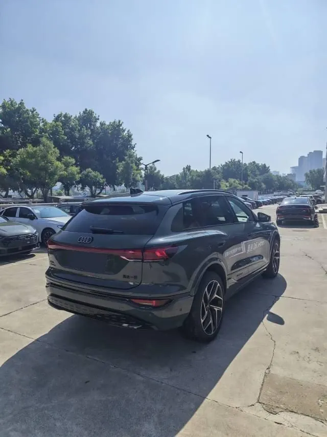 Audi 2025 Q6L e-tron Long Endurance Edition Automatic Gear 4