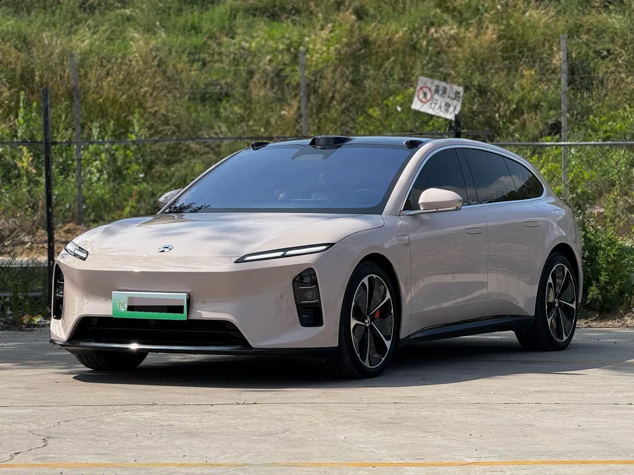 Открыть галерею: NIO 2025 ET5T 75kWh Touring automatic