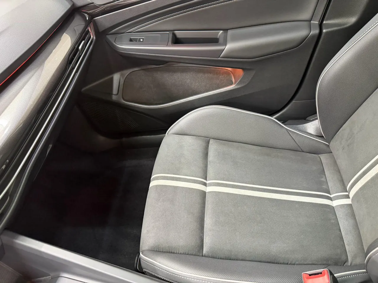 Volkswagen 2021 Golf 8 R-Line 1.4TSI 280TSI Automatic 12