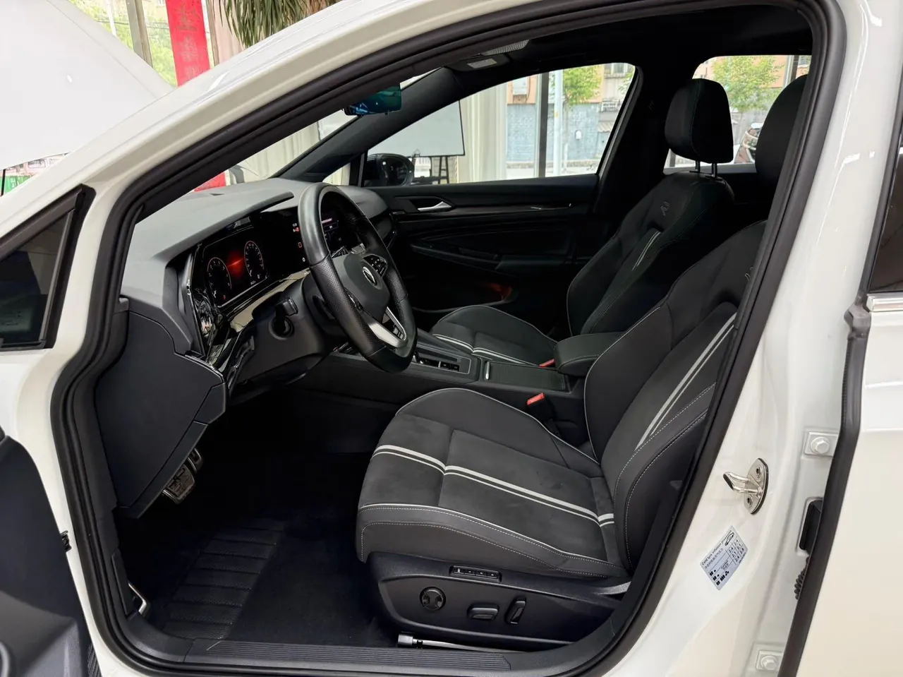 Volkswagen 2021 Golf 8 R-Line 1.4TSI 280TSI Automatic 15