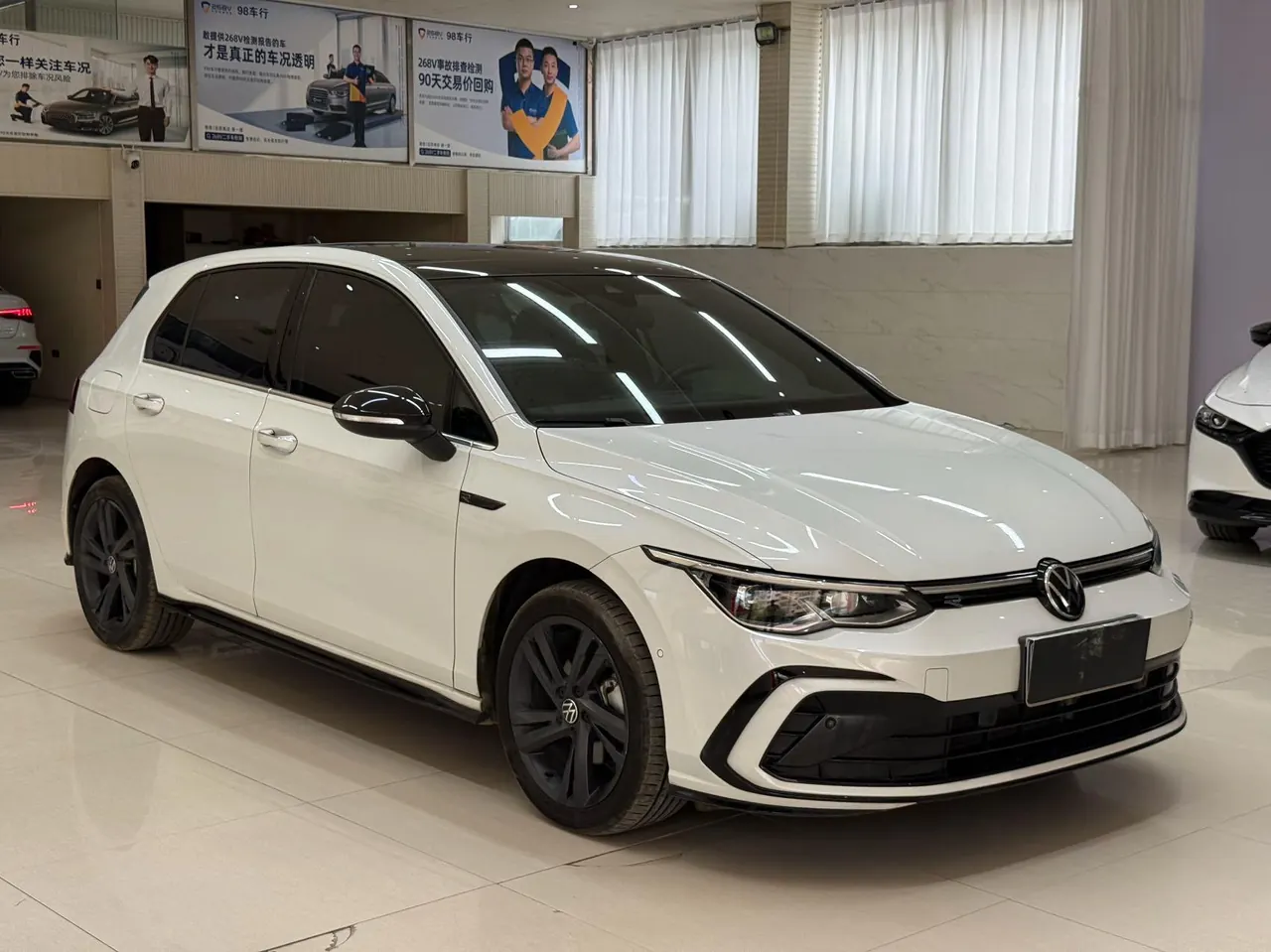 Volkswagen 2021 Golf 8 R-Line 1.4TSI 280TSI Automatic 3