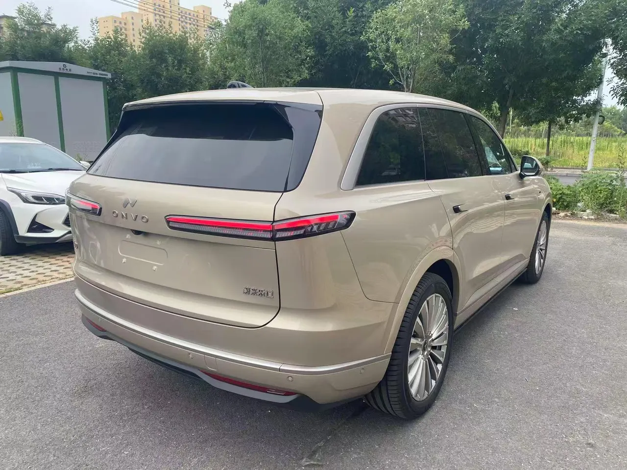 ONVO 2025 L90 Max six-seat automatic gear 2