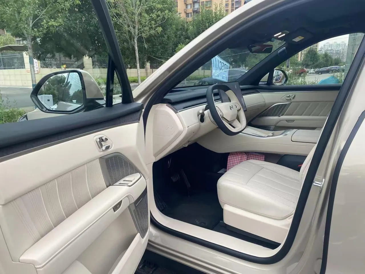 ONVO 2025 L90 Max six-seat automatic gear 3