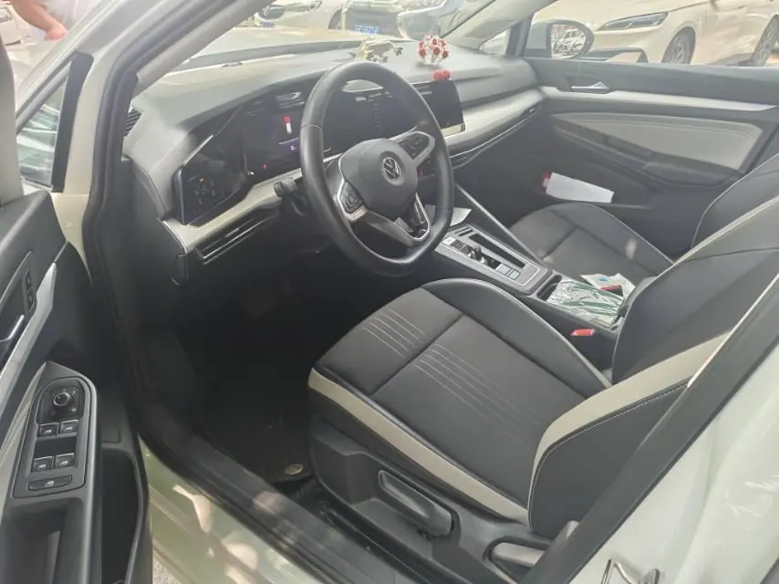 Volkswagen 2021 Golf 8 PRO 1.4TSI 280TSI First Edition Automatic 2