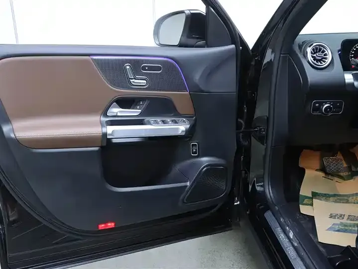 Mercedes Benz GLB 2023 GLB 220 Fashion 11