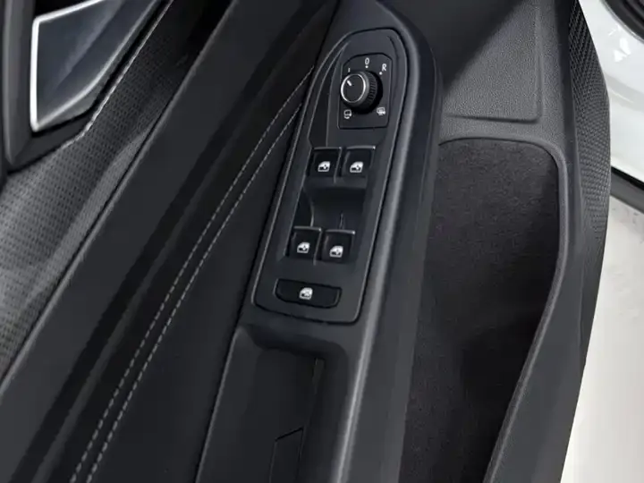 Golf 2023 280TSI DSG R-Line 11