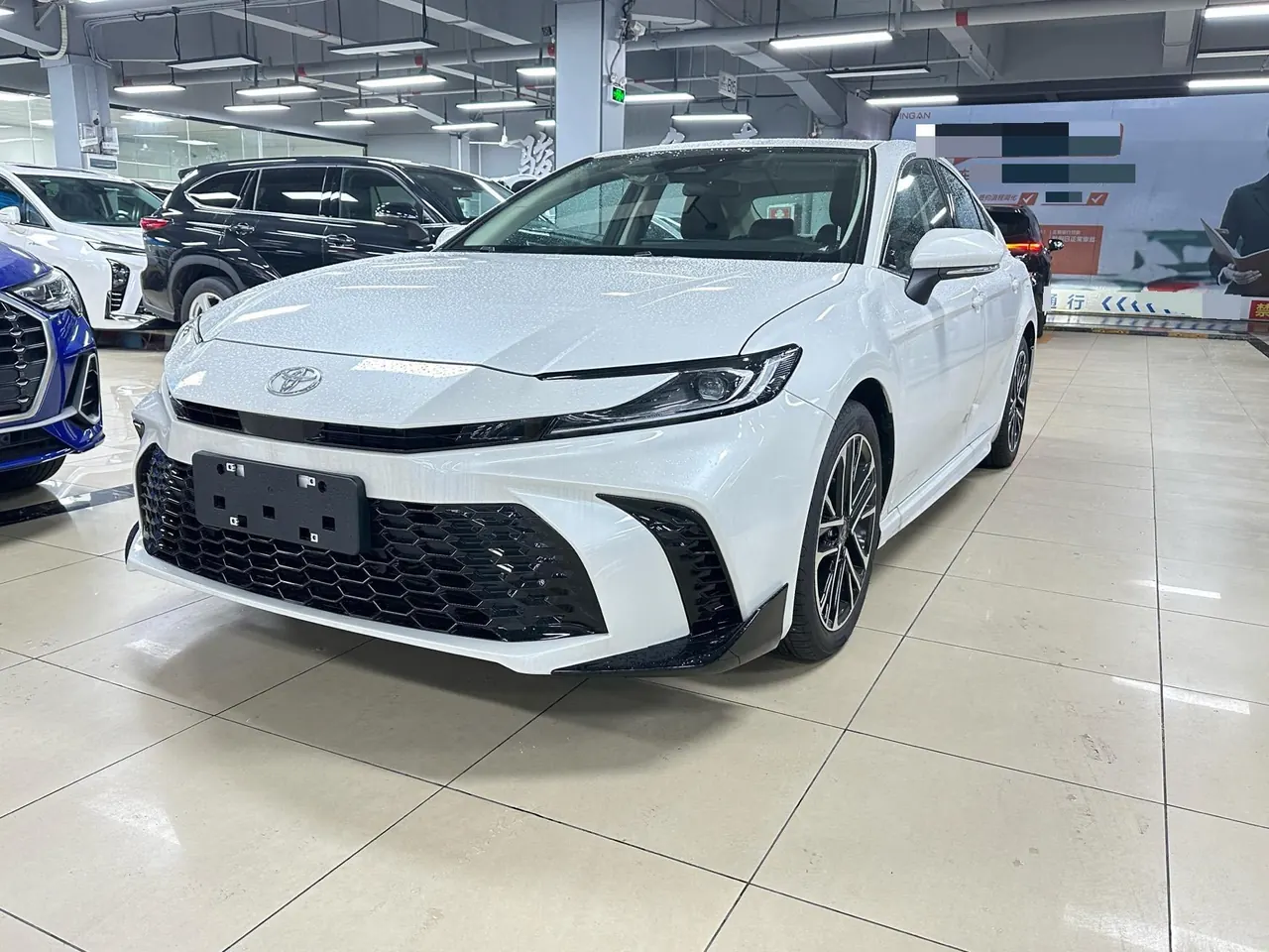 Toyota 2026 Camry Double Engine 2.0HSE Stepless Sports Lite Edition Automatic Gear - View 1