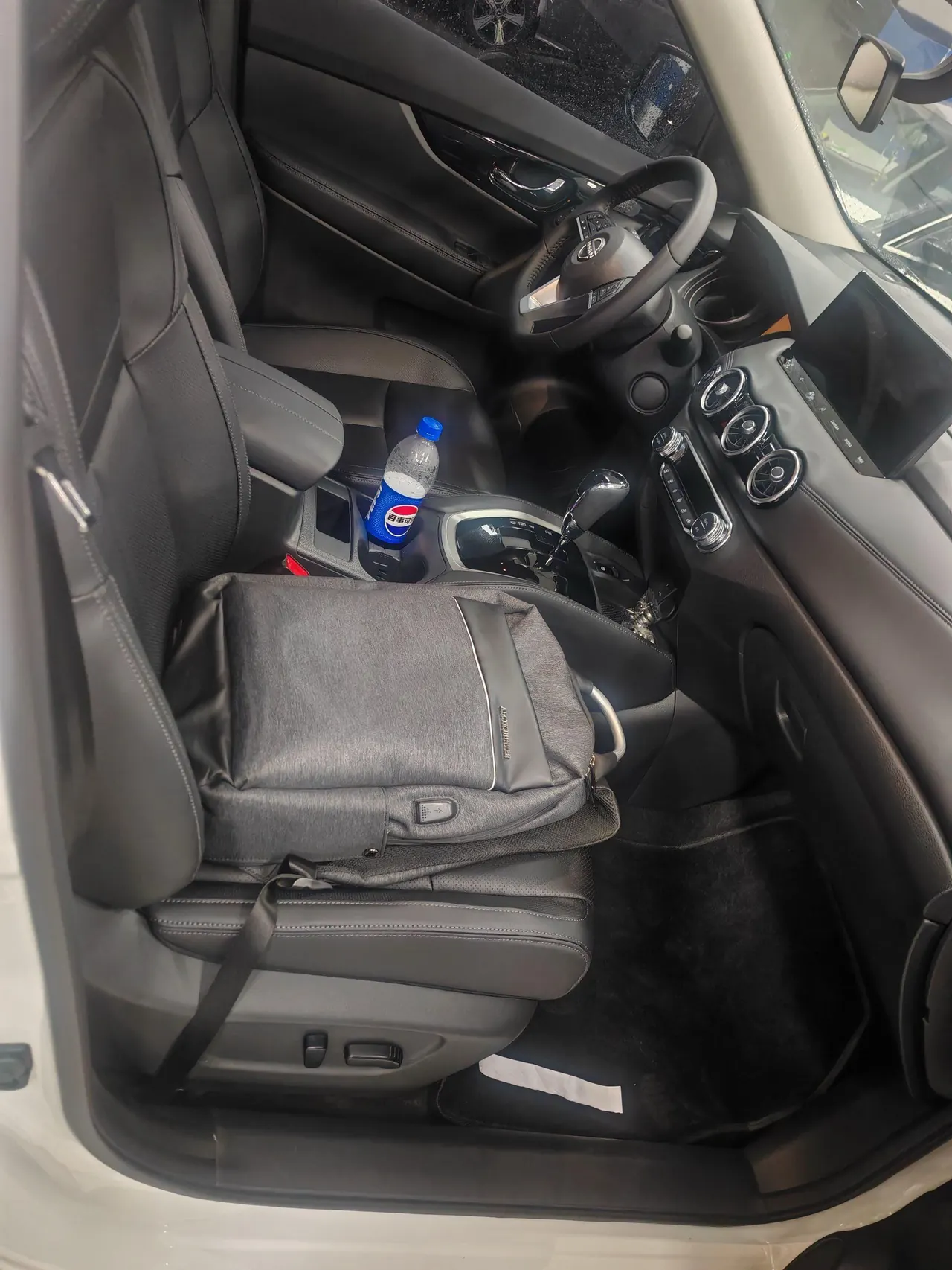 Nissan 2025 Qijun Honor 2.0 Stepless Two-Drive Leading Edition Automatic Transmission 3