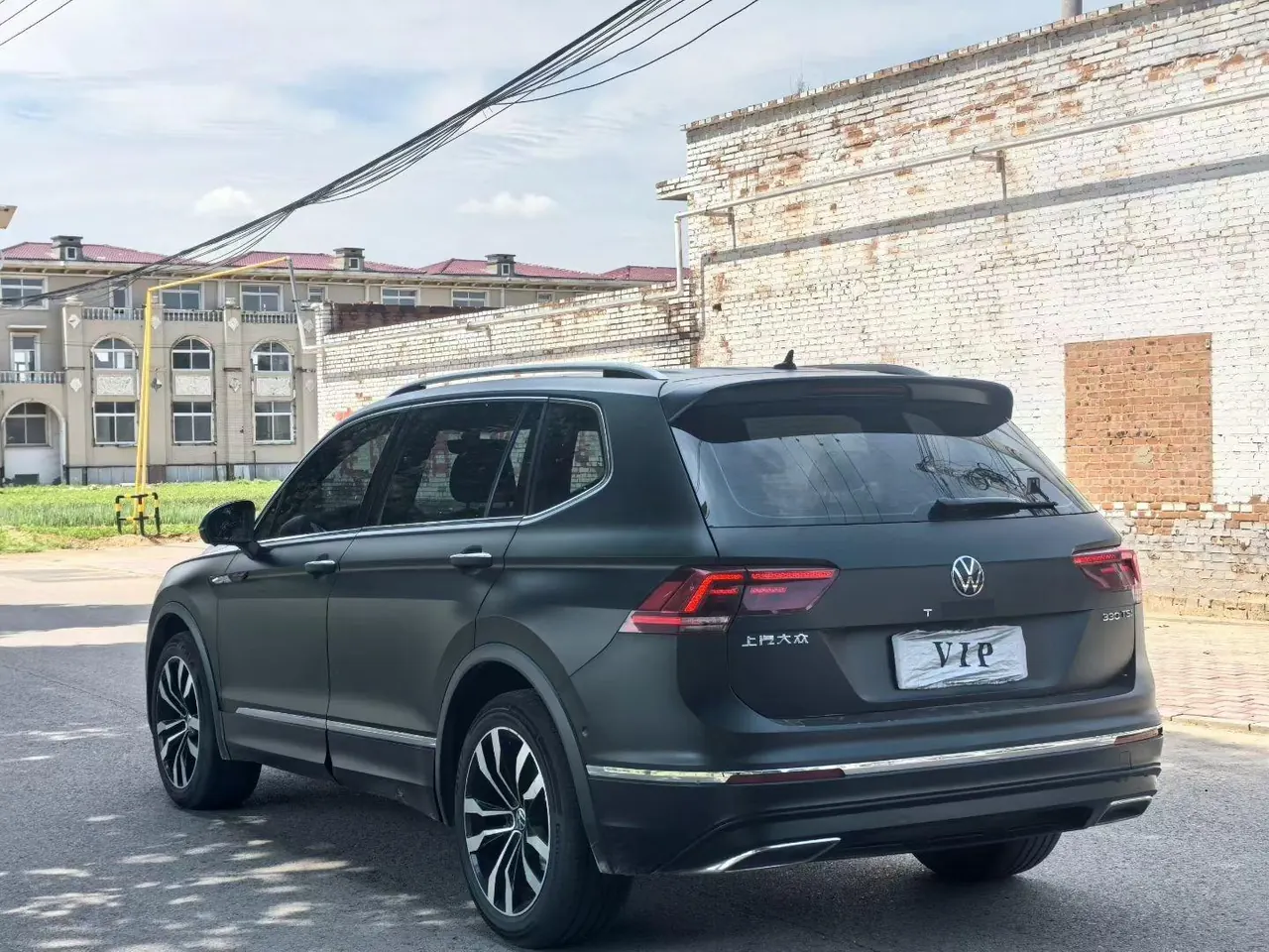 Volkswagen 2021 Tiguan L R-Line 2.0TSI 330TSI Two-Drive Overdrive Automatic Gear 6