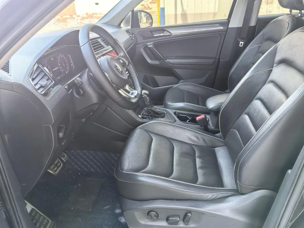 Volkswagen 2021 Tiguan L R-Line 2.0TSI 330TSI Two-Drive Overdrive Automatic Gear 7