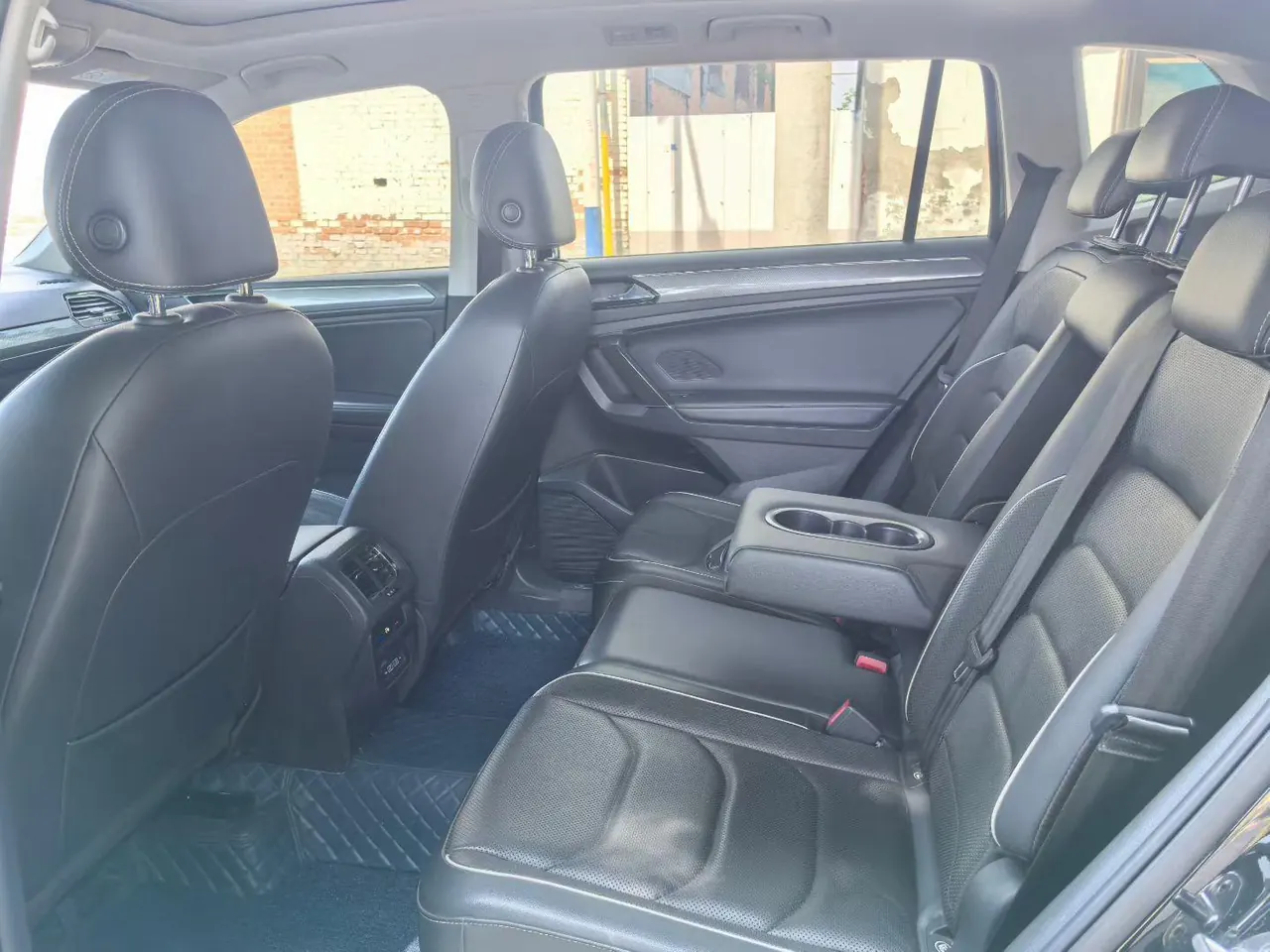 Volkswagen 2021 Tiguan L R-Line 2.0TSI 330TSI Two-Drive Overdrive Automatic Gear 8