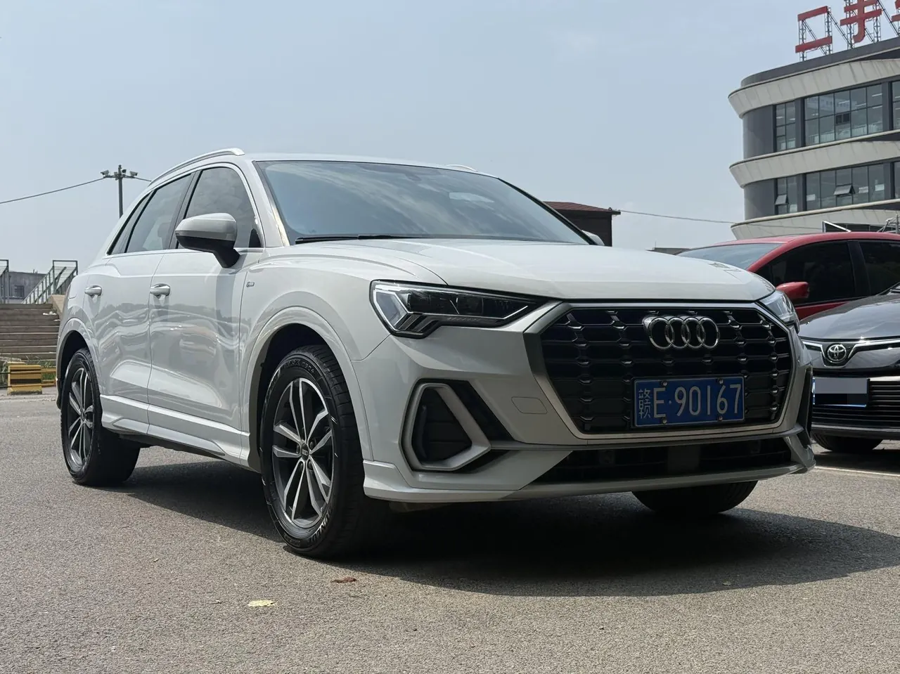Audi 2021 Q3 1.4TFSI 35TFSI Aggressive Dynamic Automatic 3