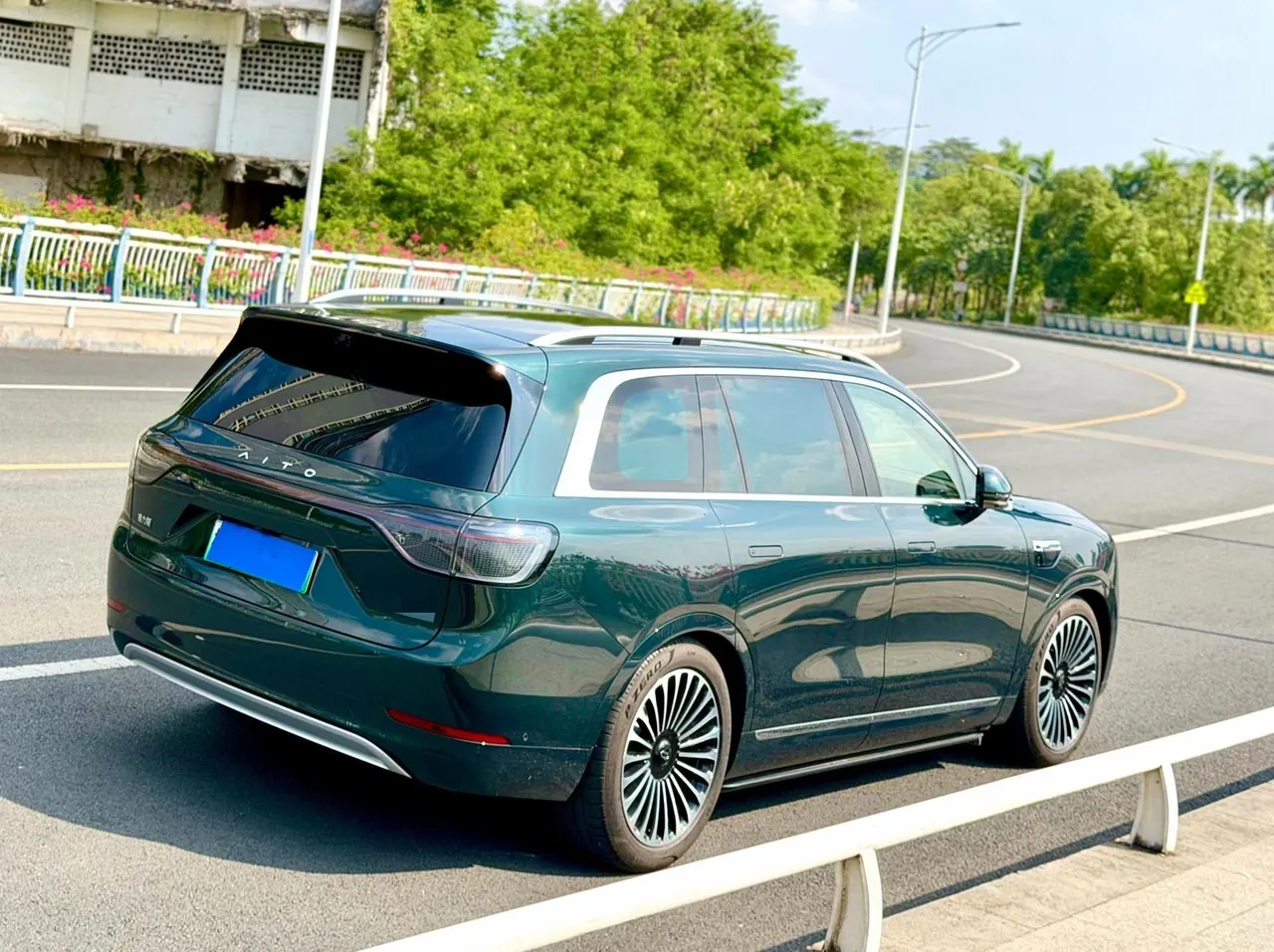 AITO 2025 AITO M9 EV Pure Electric Ultra Edition 100kWh6-seat Edition Automatic Gear 7
