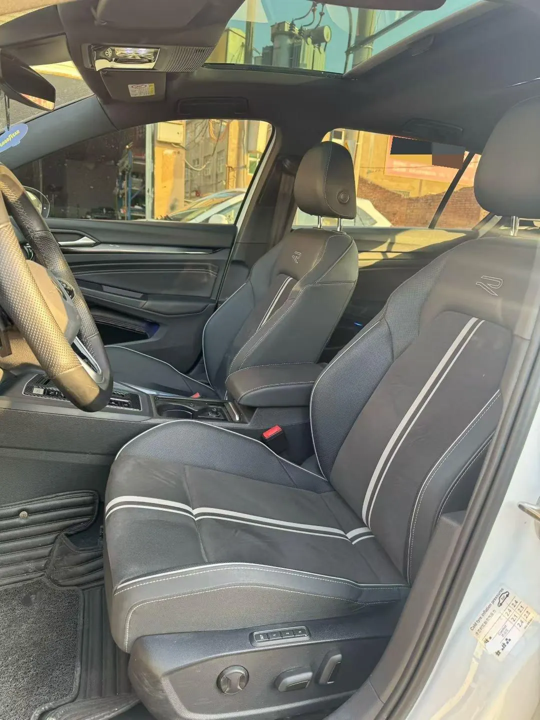 Volkswagen 2021 Golf 8 R-Line 1.4TSI 280TSI Automatic 6