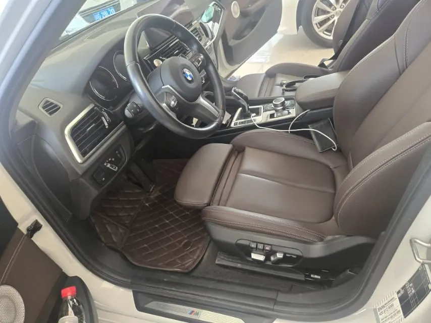 BMW 1 Series 2022 120i 1.5T M Sports Obsidian Night Edition Automatic Gear 3