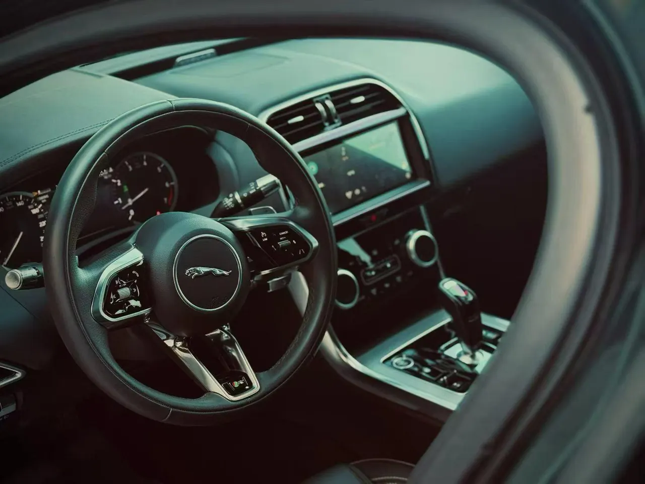Jaguar 2021 XEL 2.0T 250PS S Enterprising and Elegant Automatic Gear 2