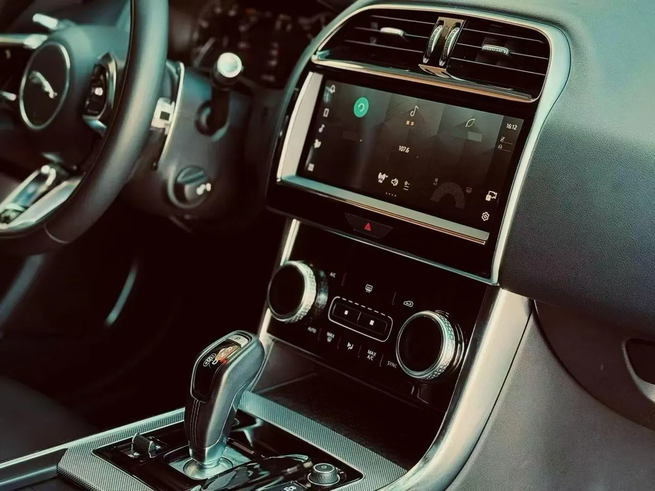 Jaguar 2021 XEL 2.0T 250PS S Enterprising and Elegant Automatic Gear 3