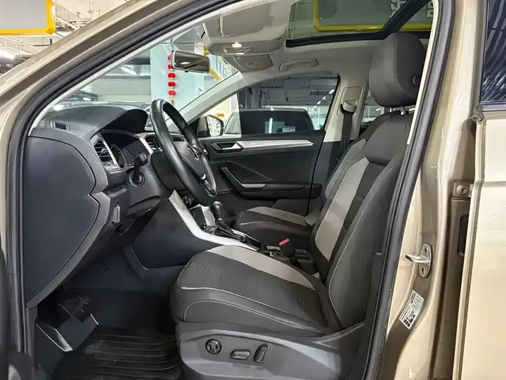 T-ROC Tange 2021 to 280TSI DSG Two-Drive Elite Zhilian Edition 4