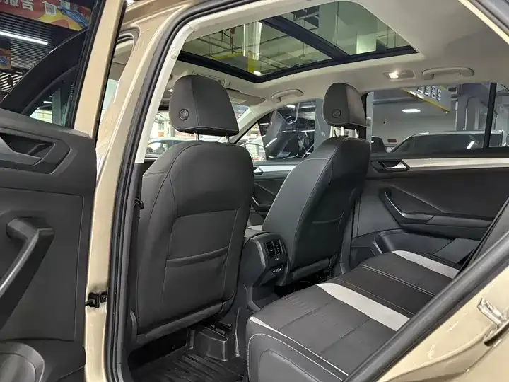 T-ROC Tange 2021 to 280TSI DSG Two-Drive Elite Zhilian Edition 5