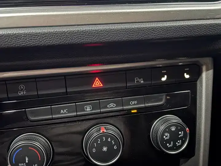 T-ROC Tange 2021 to 280TSI DSG Two-Drive Elite Zhilian Edition 8