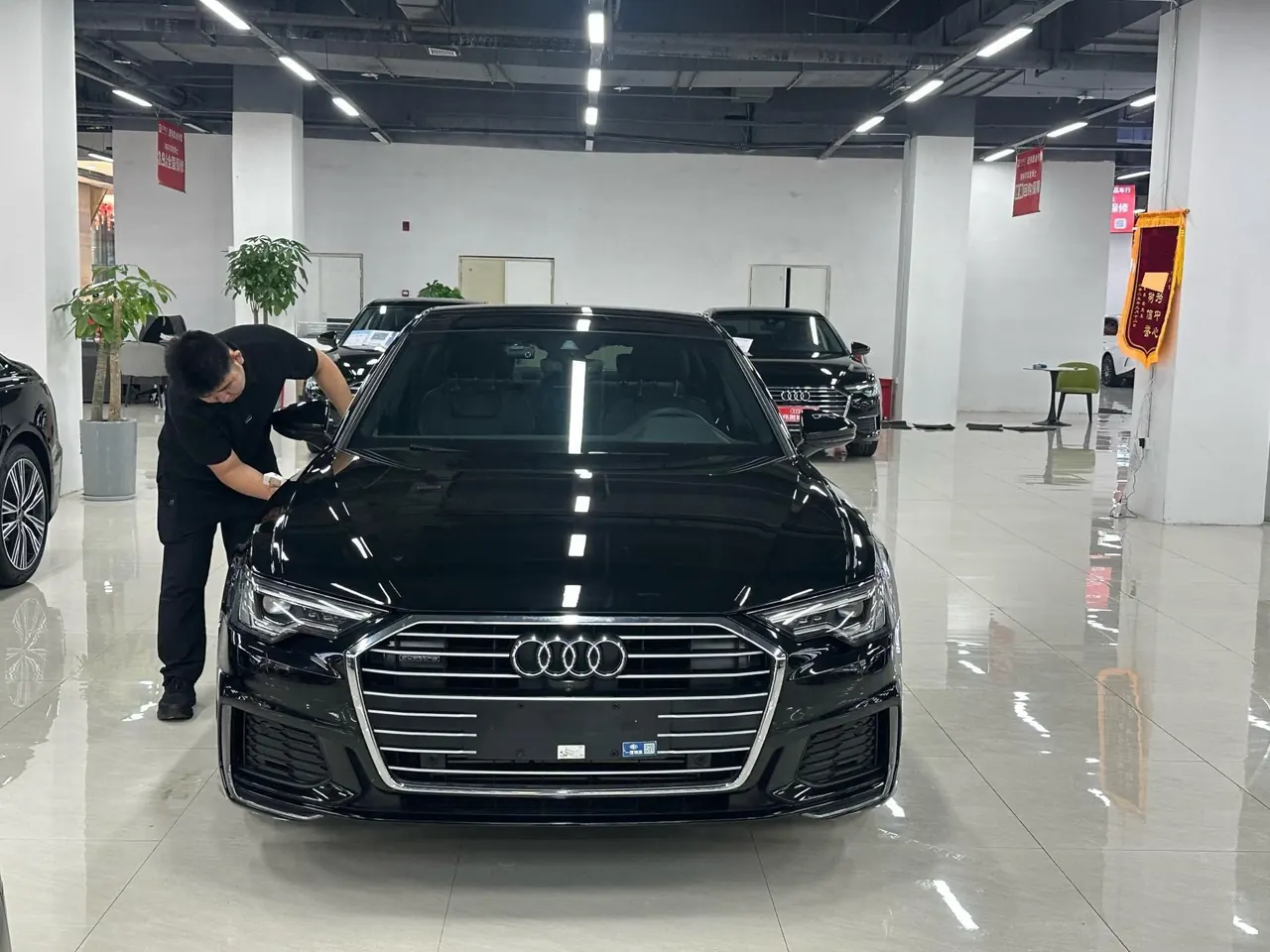 Audi 2022 A6L 2.0TFSI 45TFSI Quattro Selected Dynamic Automatic 2