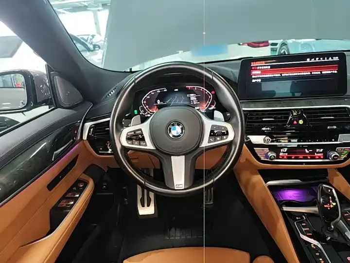 BMW 6 GT 2022 630i M sports suit 11